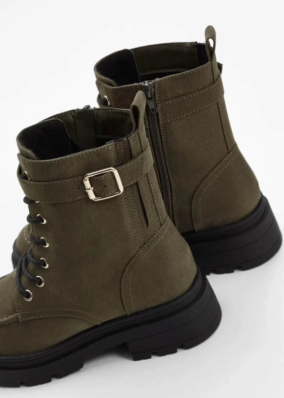 Schnürboots mit Schnalle