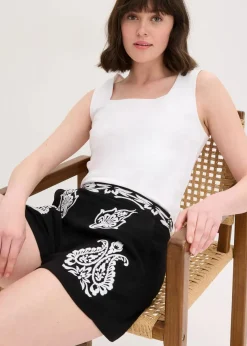 Shorts mit Stickerei aus softem Viskose Mix