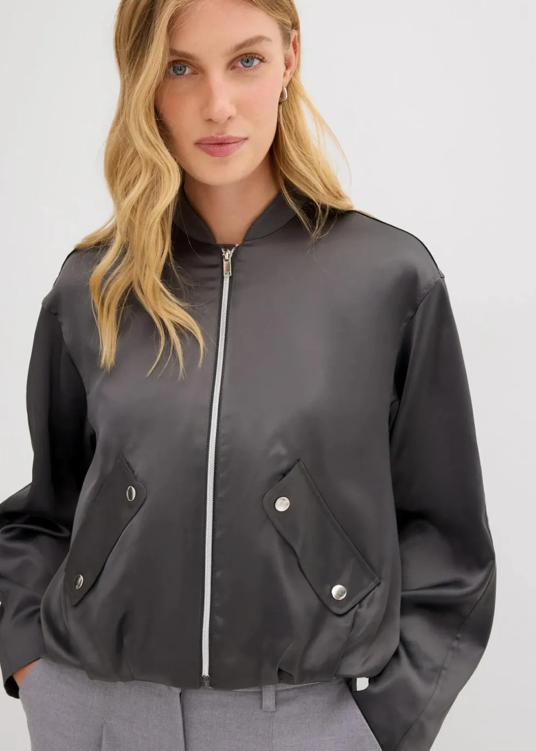 Softblouson aus glänzendem Viskose-Mix