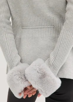 Strickjacke mit abnehmbarem Fellimitat