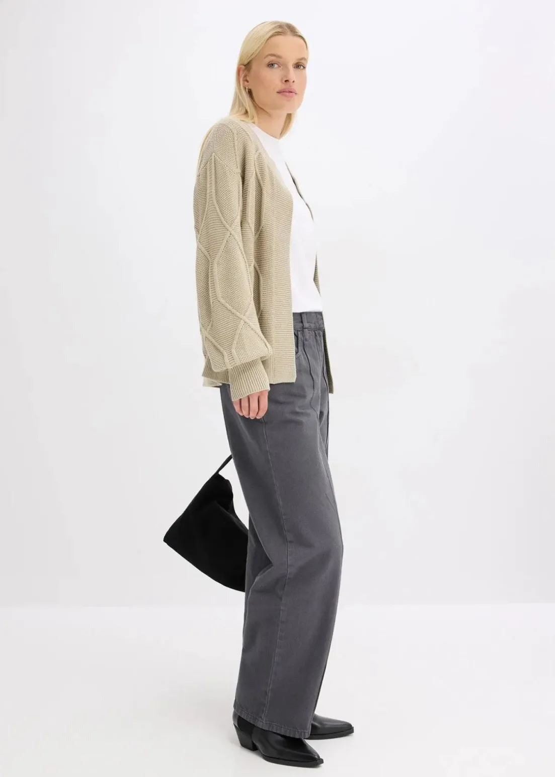 Strickjacke mit Zopfmuster