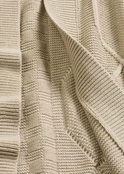 Strickjacke mit Zopfmuster