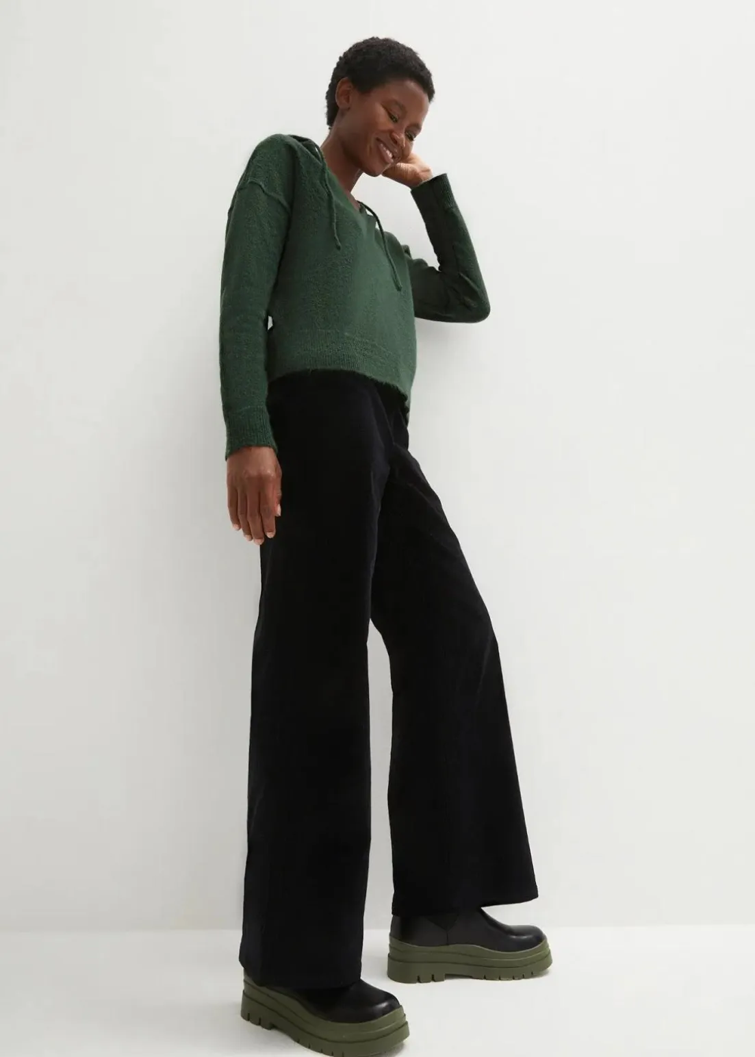 Strick-Pullover mit V-Ausschnitt und Kapuze