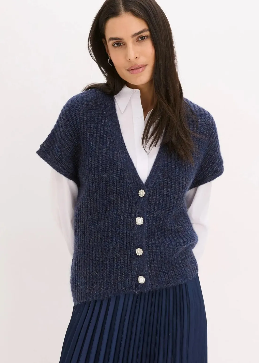 Strick-Weste mit dekorativen Knöpfen und Wollanteil