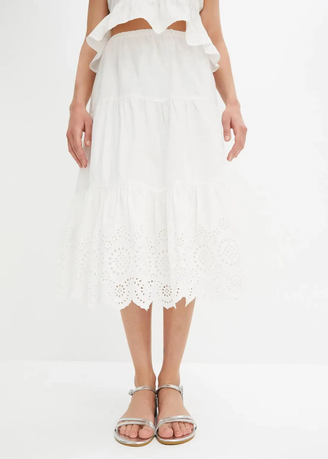 Stufenrock mit Lochstickerei