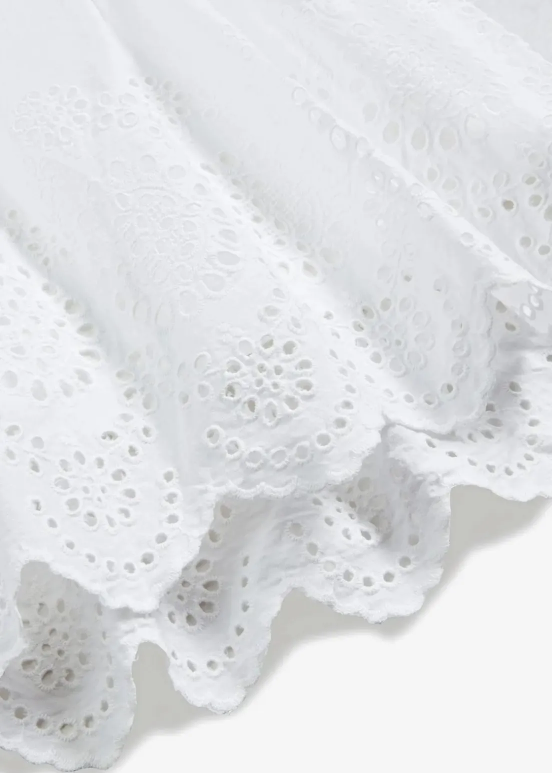 Stufenrock mit Lochstickerei