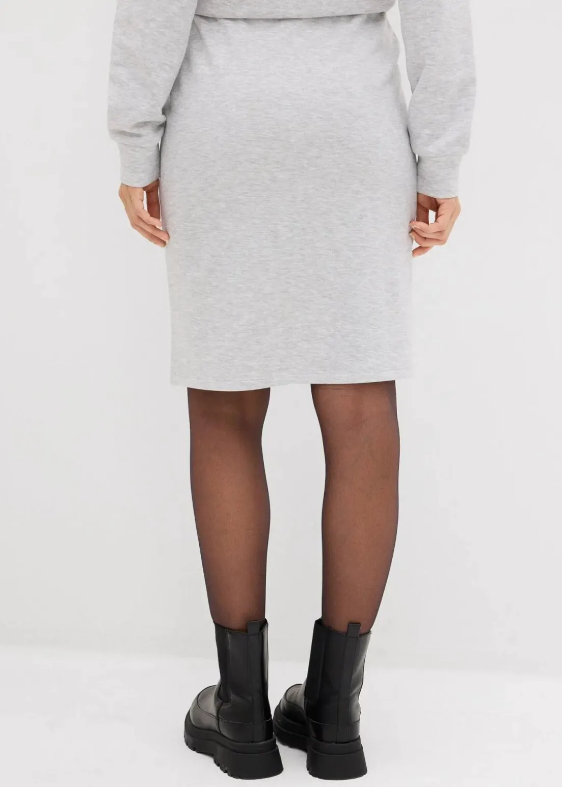 Sweatrock mit Nieten