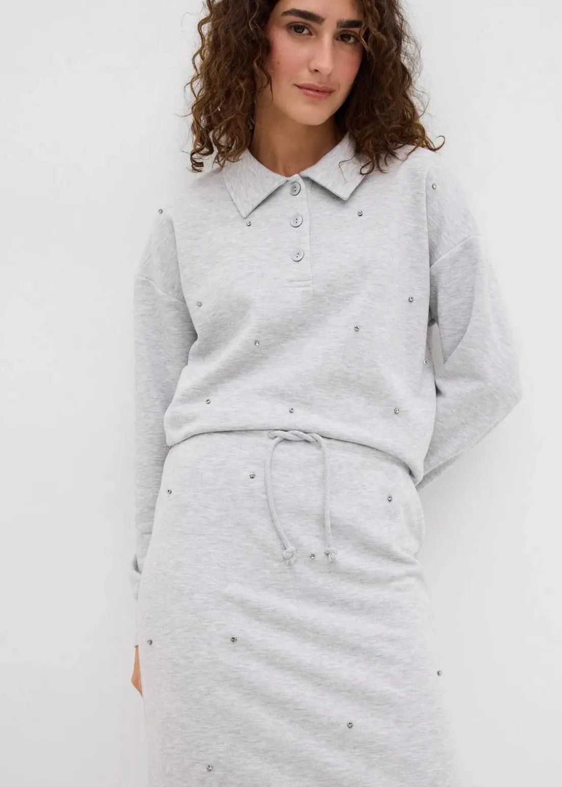 Sweatrock mit Nieten