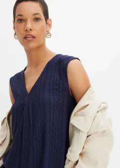 Top mit Lochstickerei