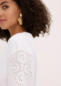 T-Shirt mit Lochstickerei