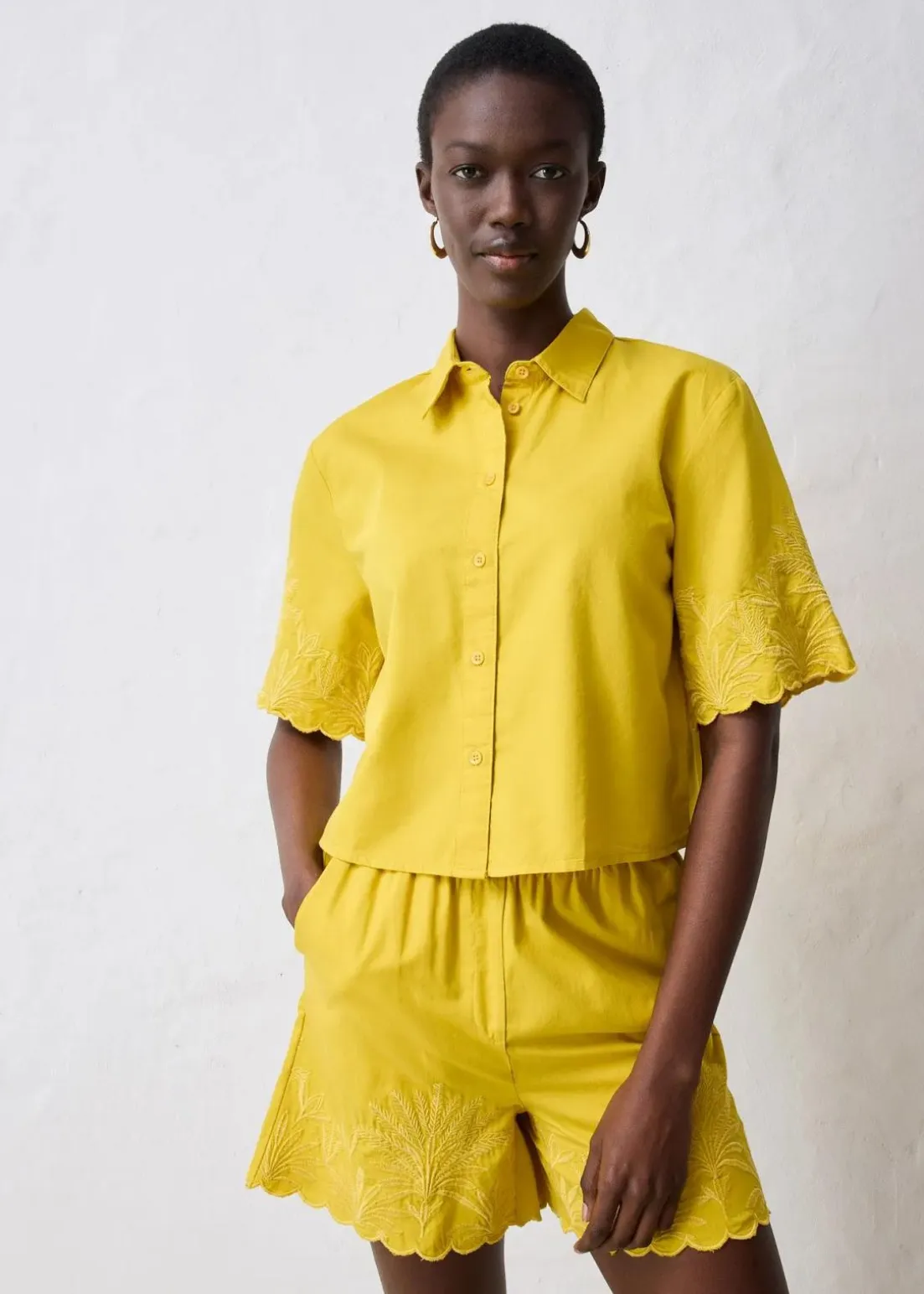 verkürzte Hemdbluse mit Seidenanteil