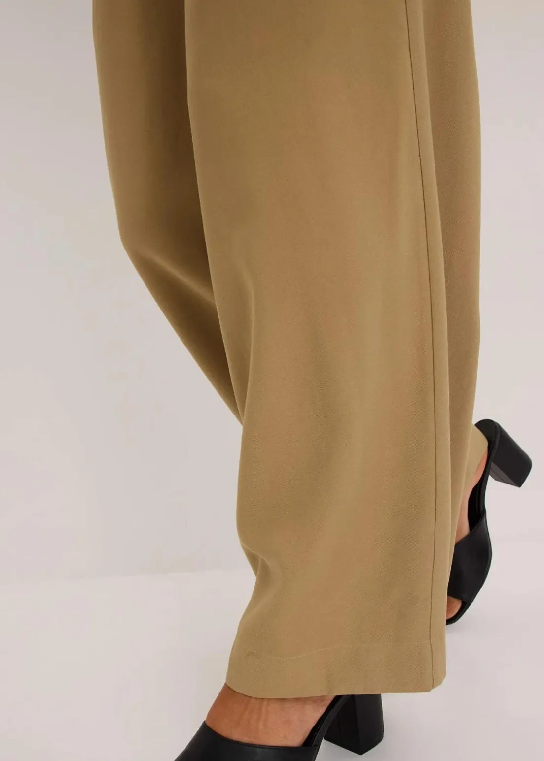 Viskose-Jumpsuit mit Bindeband