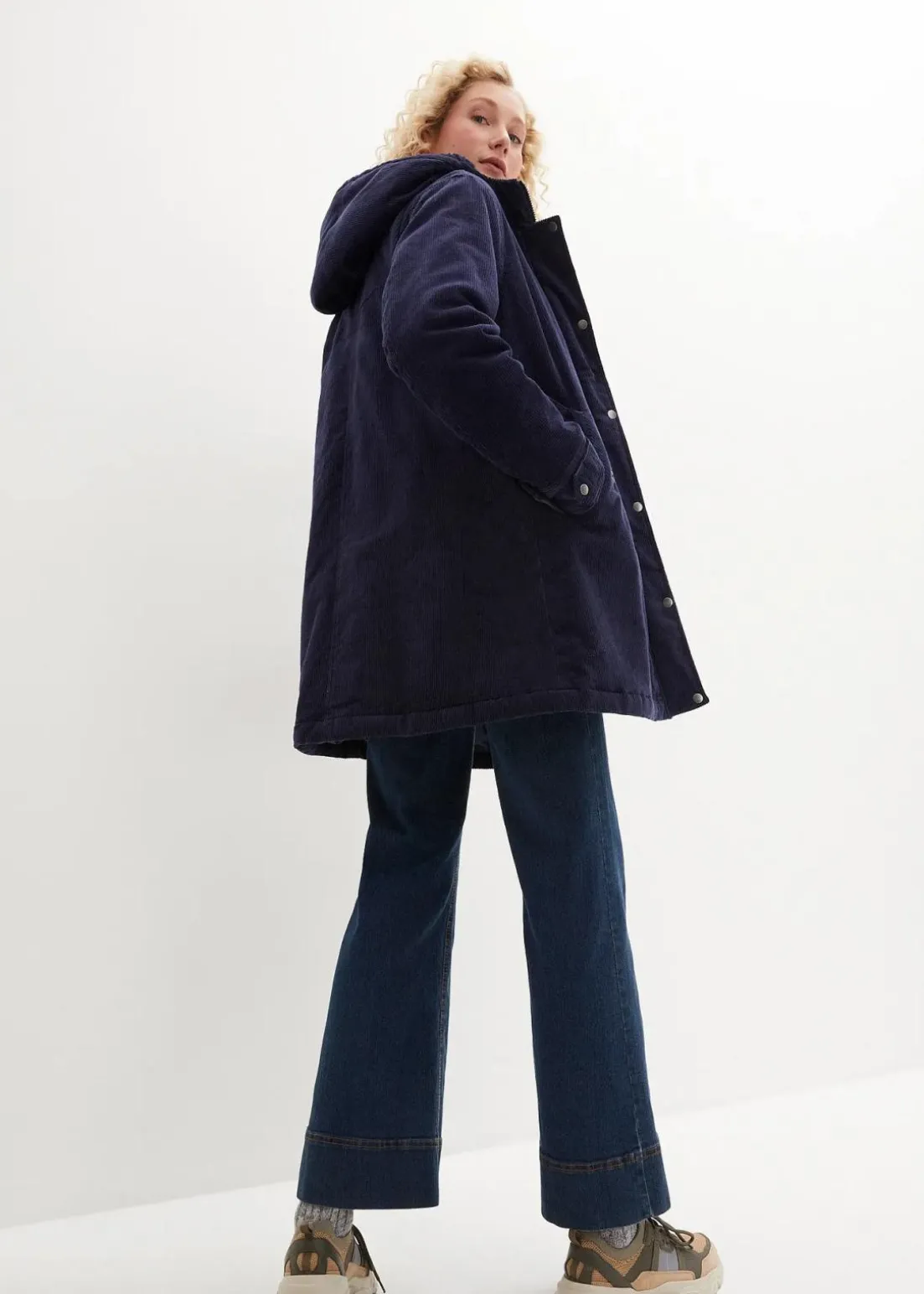 Warmer Cord-Parka mit Teddy-Futter in der Kapuze, in A-Linie