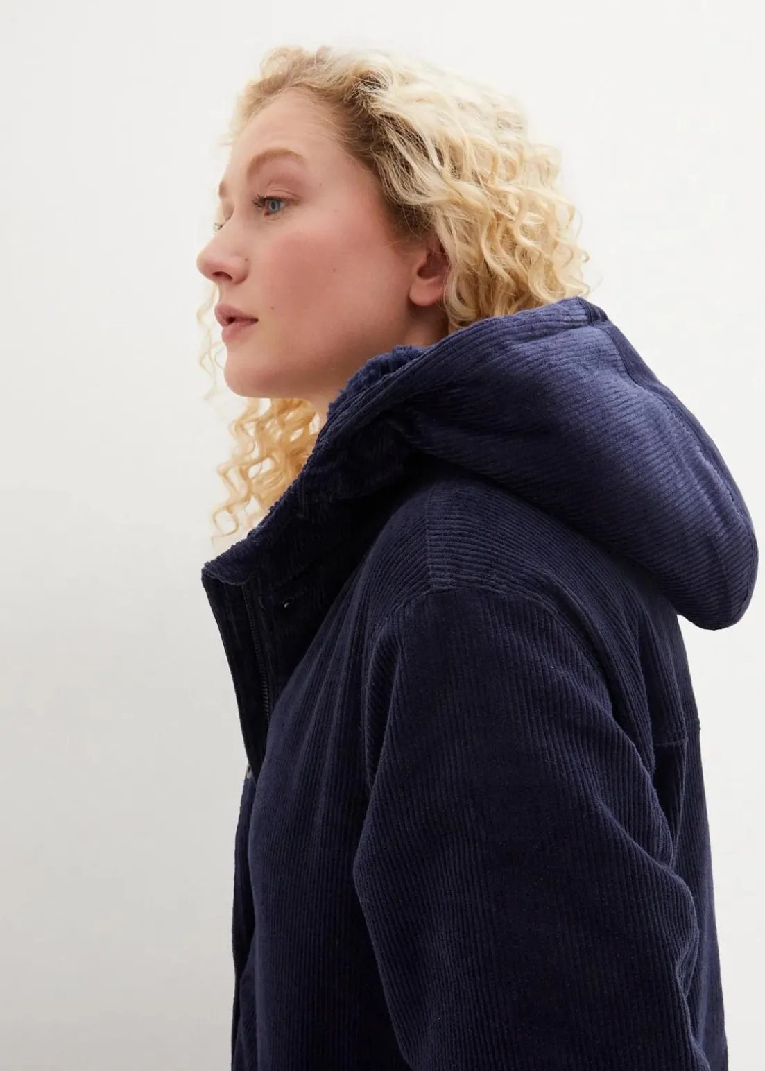 Warmer Cord-Parka mit Teddy-Futter in der Kapuze, in A-Linie