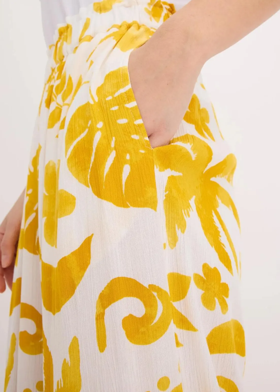 Weite Hose aus strukturierter Viskose