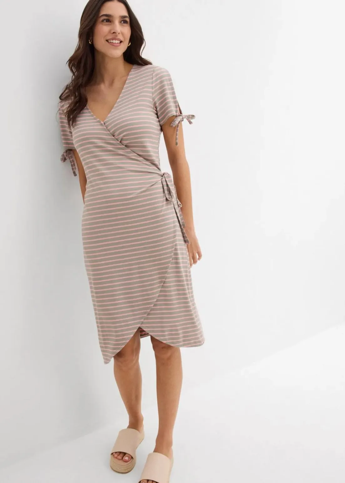 Wickelkleid aus fließendem Viskose-Elasthan-Mix