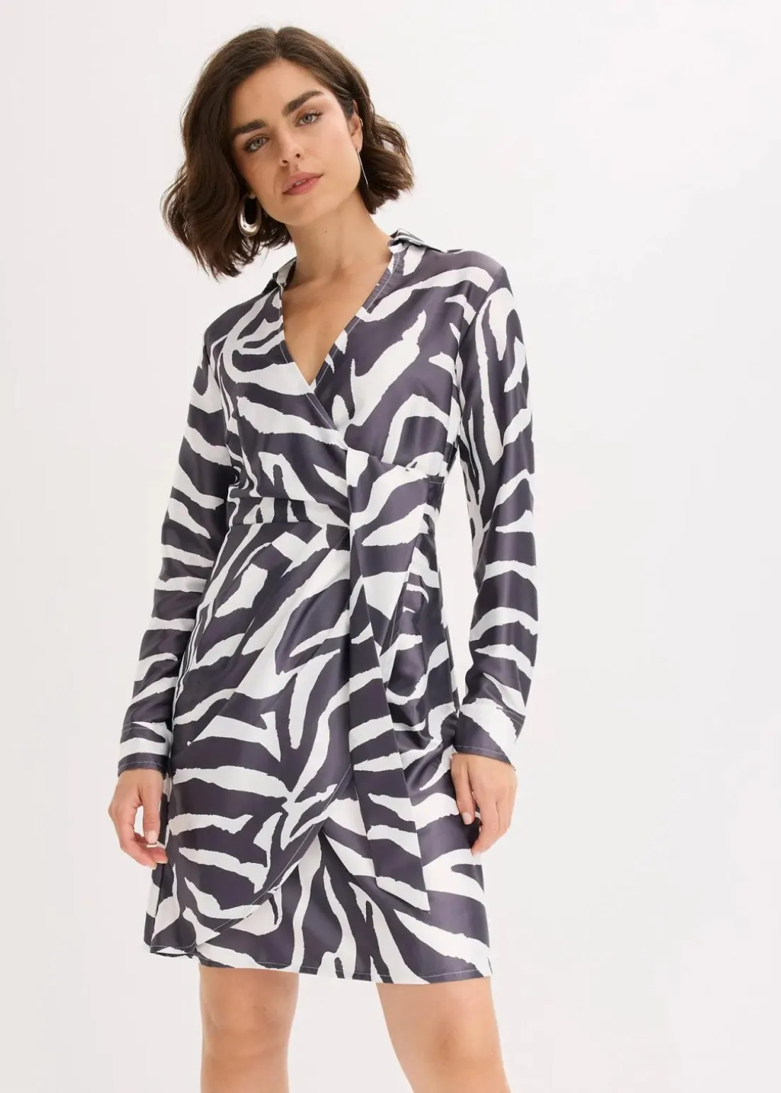 Wickelkleid aus fließendem Satin