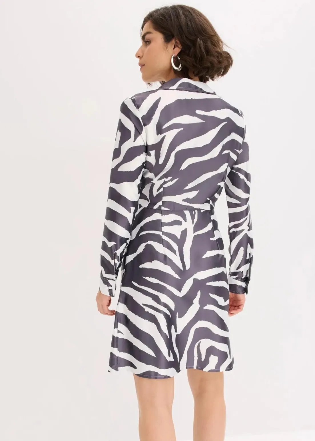 Wickelkleid aus fließendem Satin