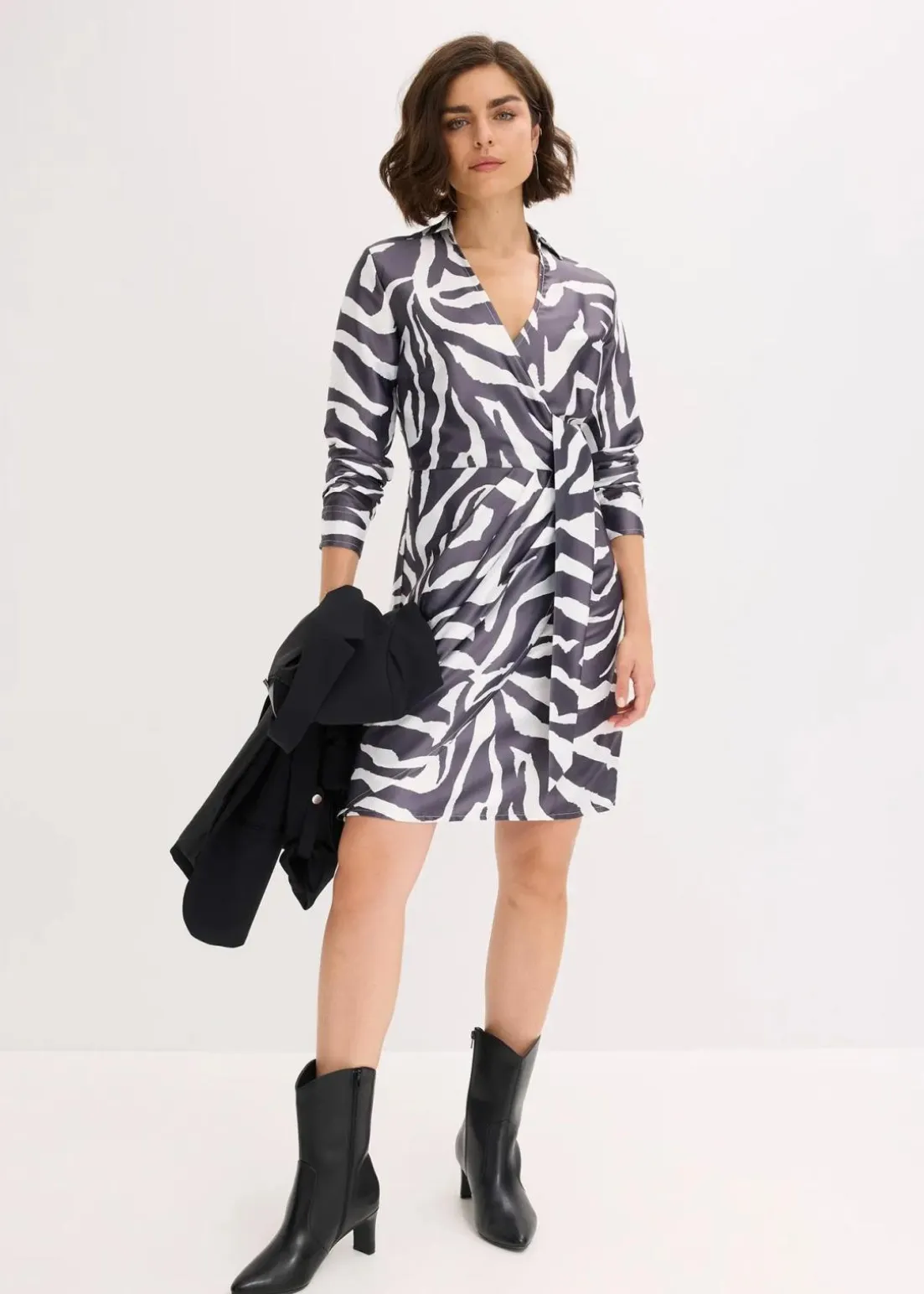 Wickelkleid aus fließendem Satin