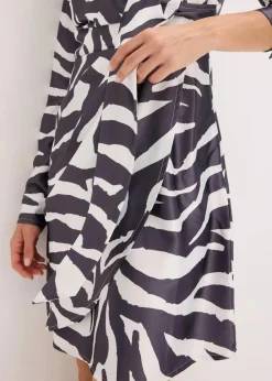 Wickelkleid aus fließendem Satin