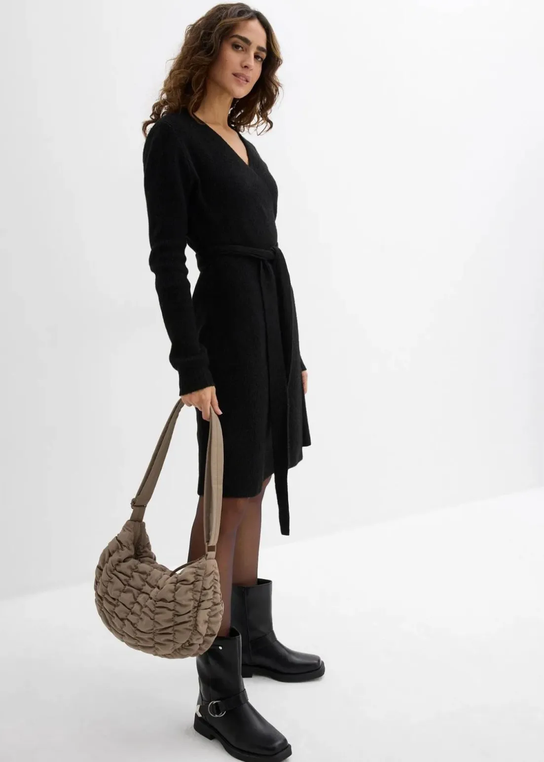 Wickelkleid aus Strick für die Schwangerschaft und danach