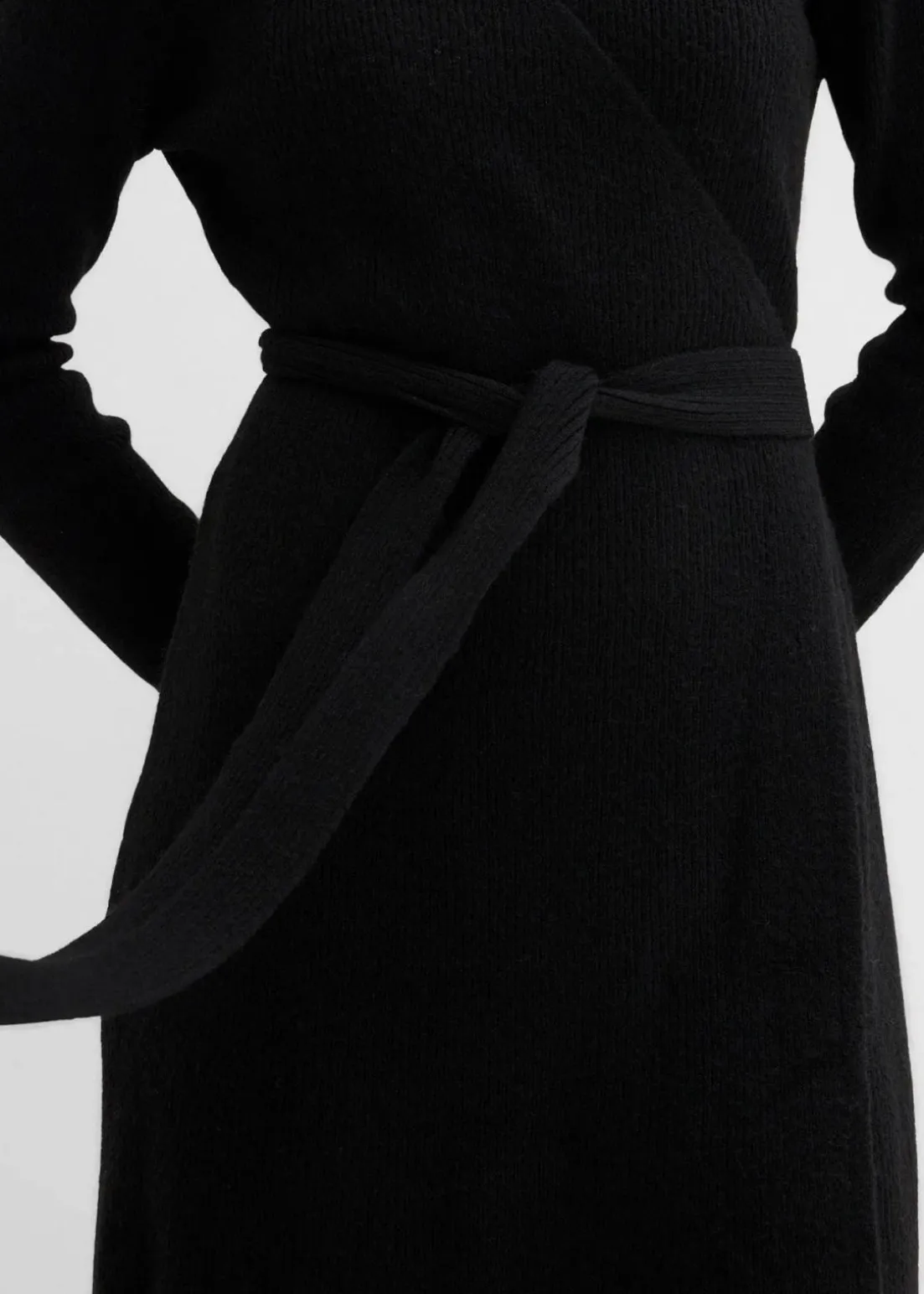 Wickelkleid aus Strick für die Schwangerschaft und danach