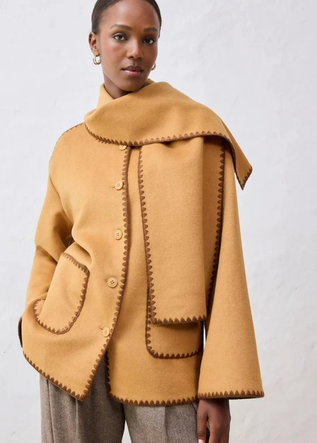 Wolljacke mit Zierstickerei (2tlg. Set mit Schal)